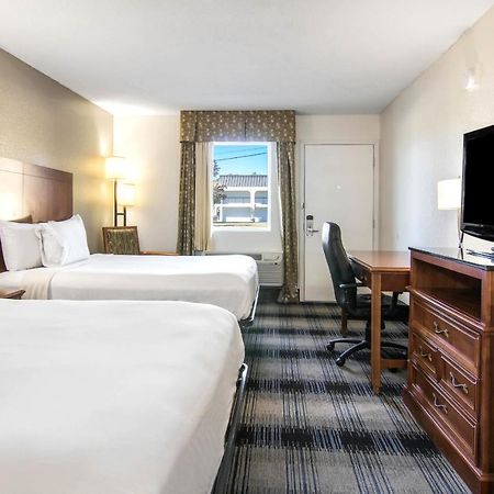 Americas Best Value Inn Perry Esterno foto